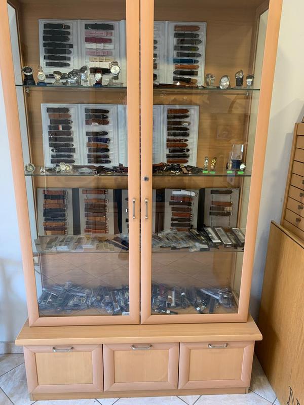 Watch repair equipment at Iglisi